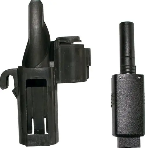 Schwarzes Kunststoffteil, das einen Sensor oder Stecker zu repräsentieren scheint, möglicherweise im Zusammenhang mit einem Wärmepumper oder Heizgerät der Marke Wolf.